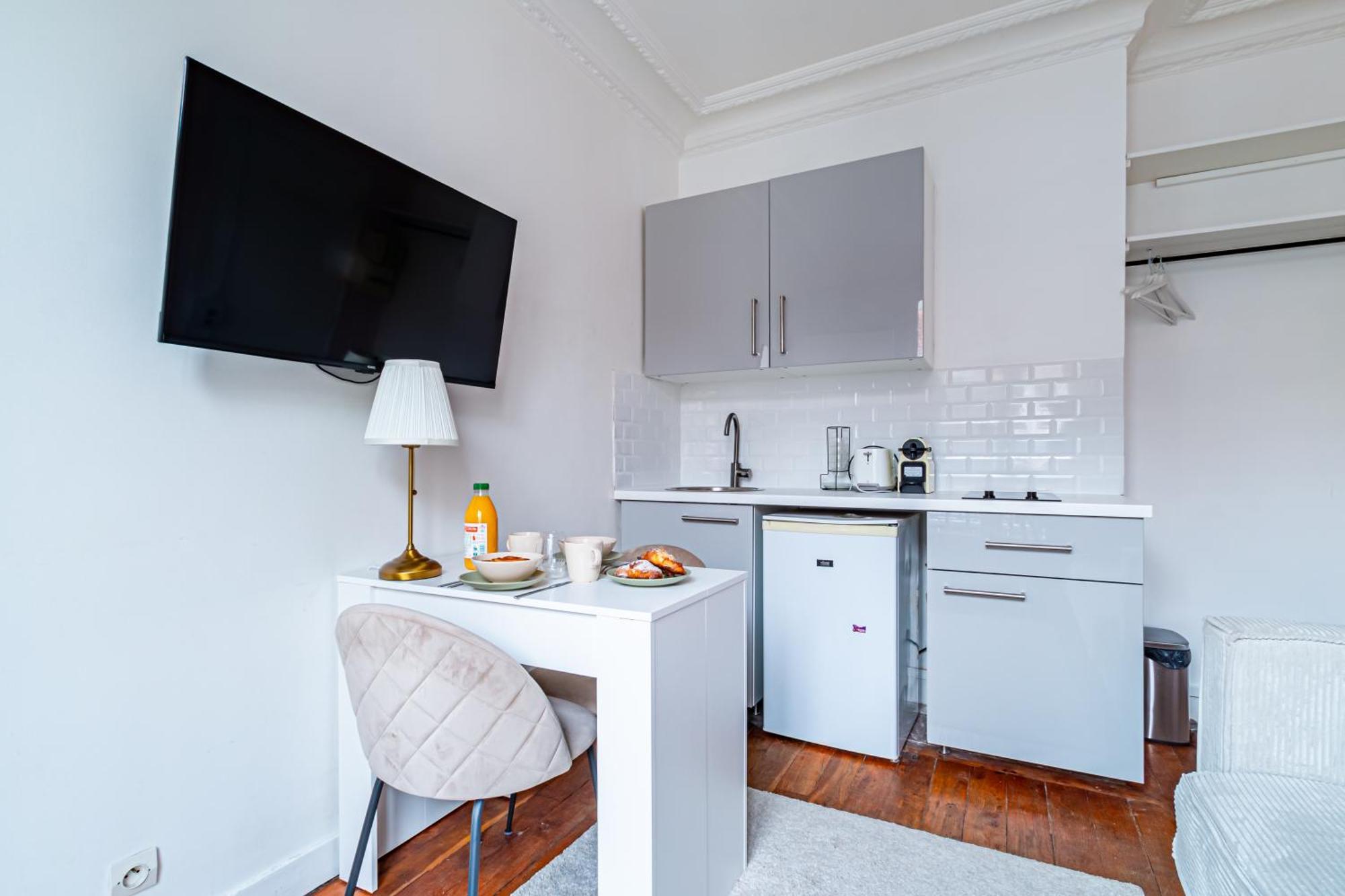 Apartment Flat Next To Montparnasse Train Station